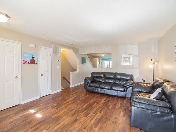 4th image of 1712 Bluffs Island Ct