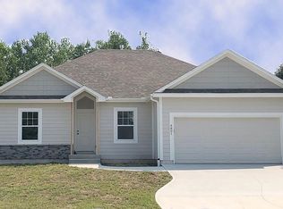 4801 SW Davis Dr, Lees Summit, MO 64083