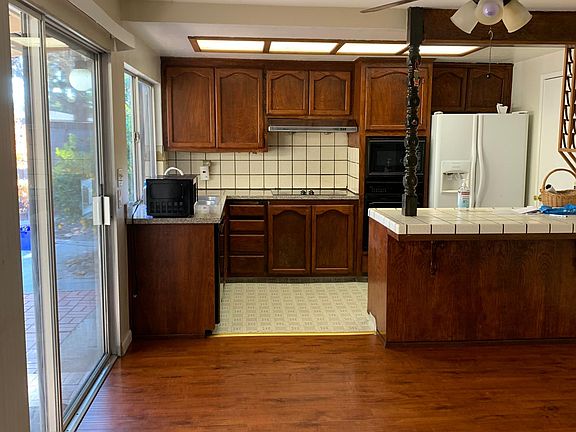 3rd image of 41094 Corriea Ct