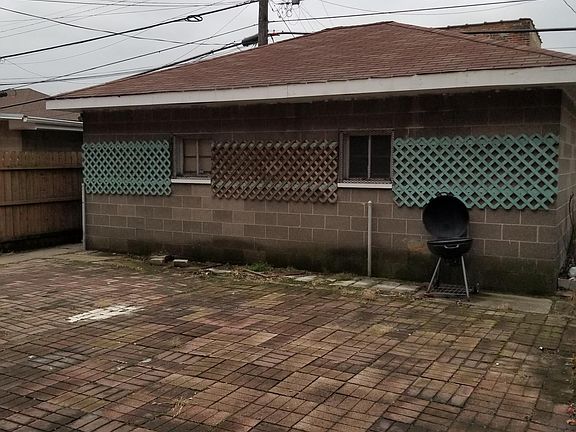 3rd image of 1907 E Columbus Dr APT 1