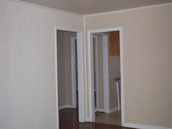 4th image of 4216 N Locust St