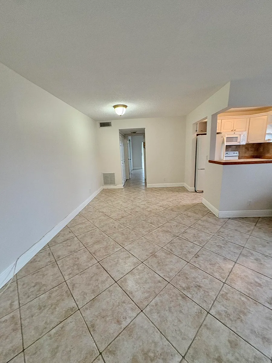Building Photo - 48 Bedford Ct #B