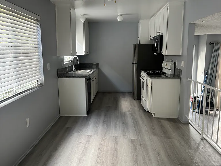 1224 Agate St #4 — Photo 8