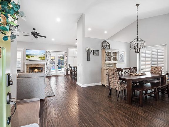 Entry/Open Floor Plan