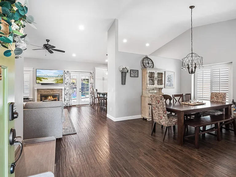 Entry/Open Floor Plan