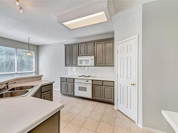 5th image of 6429 Greenbriar Ln