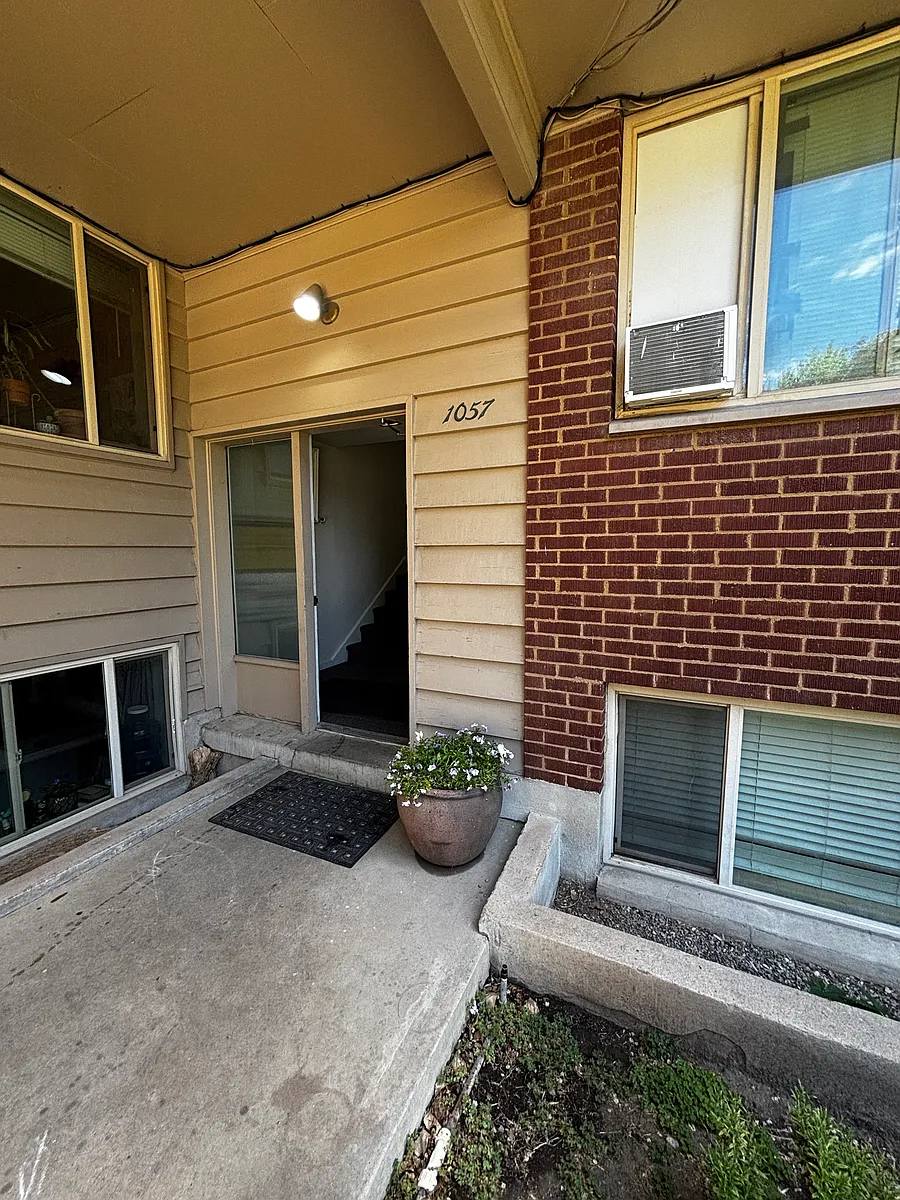 Building Photo - 1057 E 2nd Ave #12