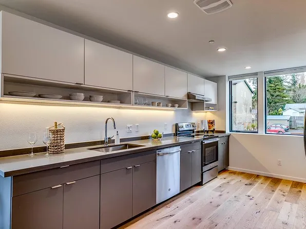 The Walk, 401 Madrona Way NE Unit 21, Bainbridge Island, WA 98110