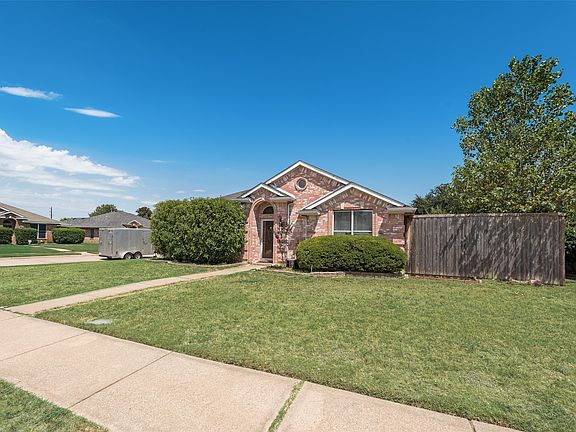 2nd image of 8806 Oakwood Ln
