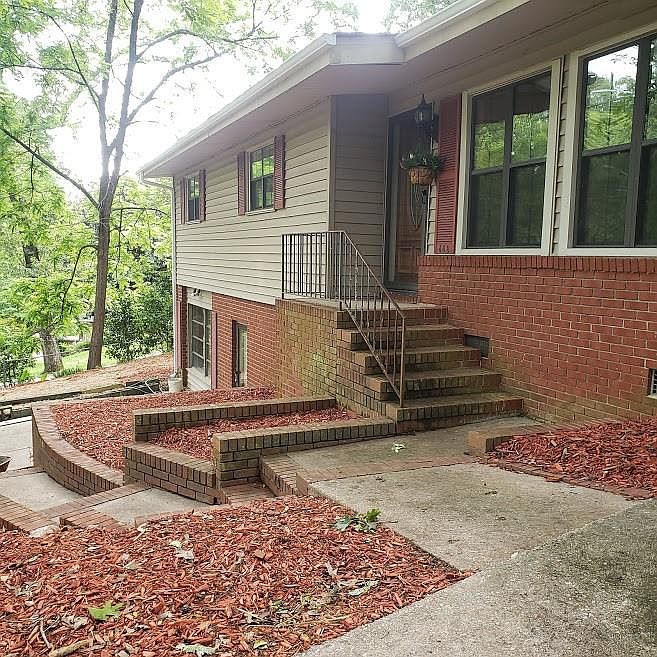 1st image of 448 NW Woodland Dr