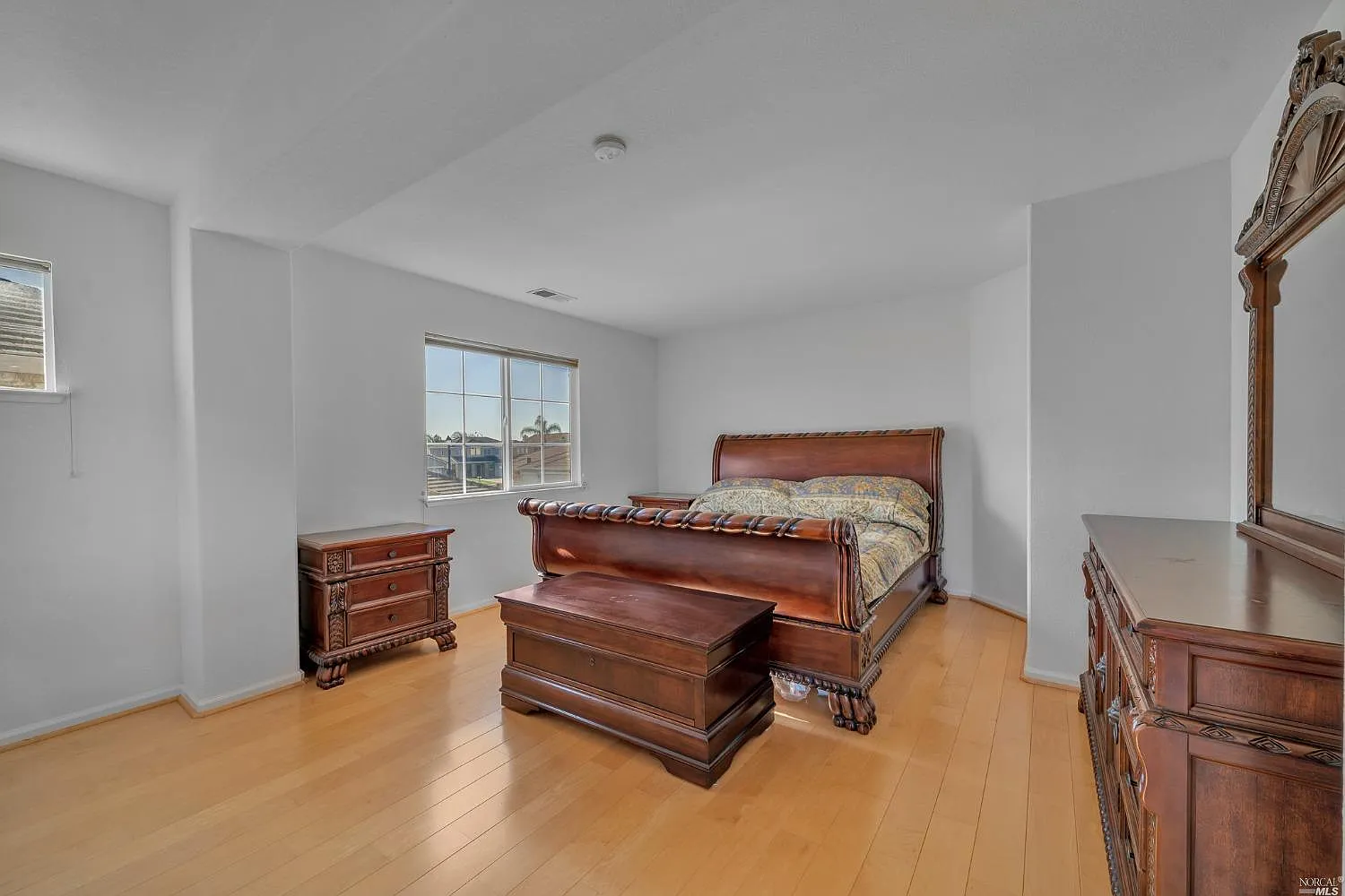 4 bed, 3259 sqft, $4,200 — Photo 4