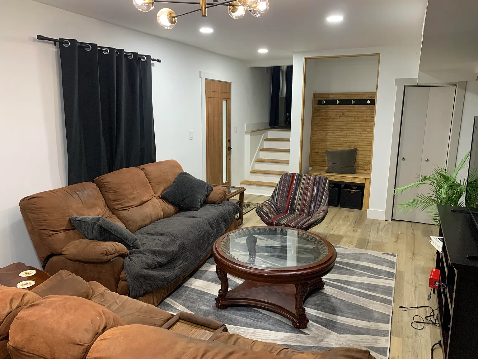 5 bed, 2333 sqft, $900 — Photo 3