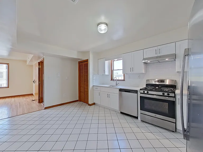 55 Ferguson St #2 — Photo 9