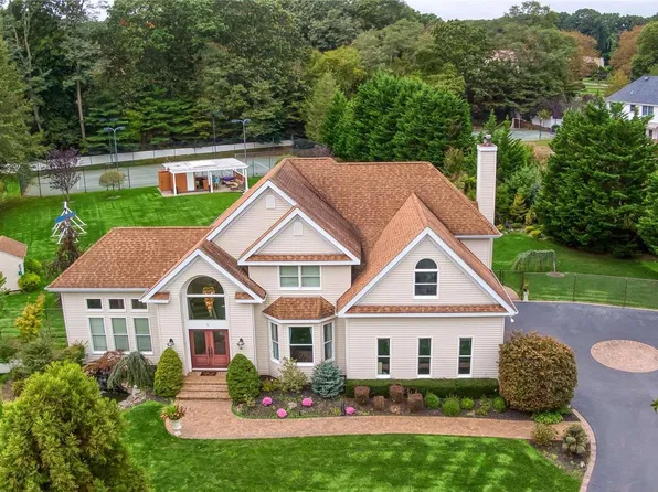 5 Sweet Gum Court, Dix Hills, NY 11746