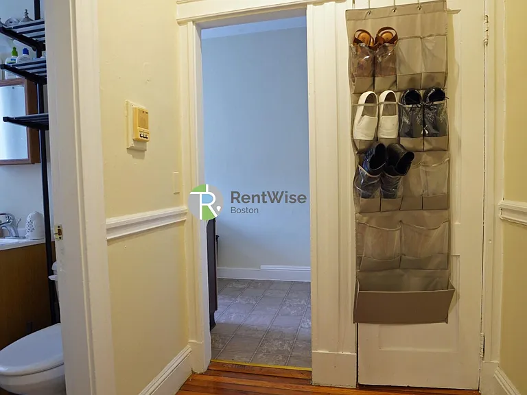 225 Kelton St #4U — Photo 9