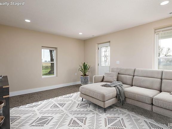 4th image of 8994 E Hillis St