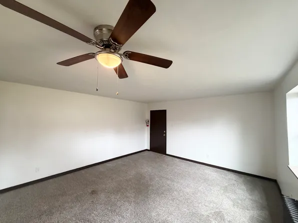 1680 Skyline Dr APT 8, Pittsburgh, PA 15227