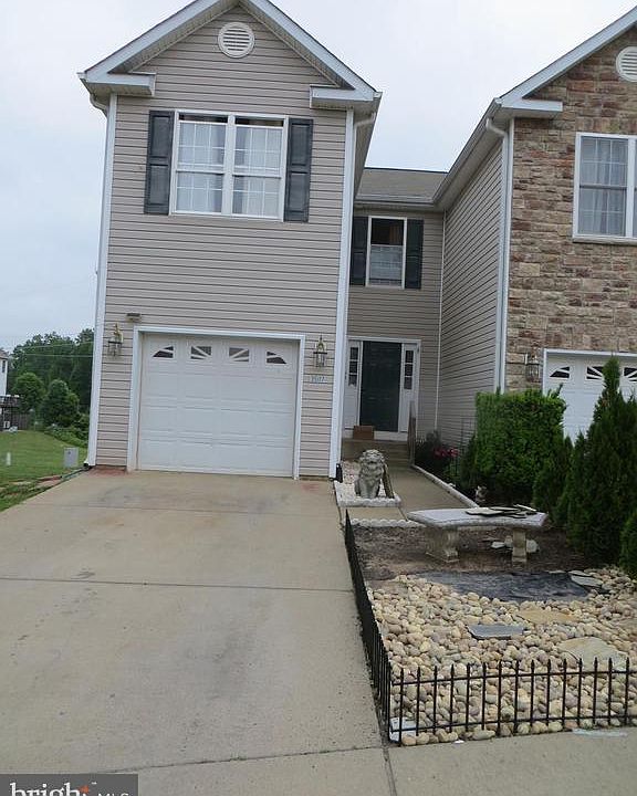 End Unit 3BR,3.5 Bath