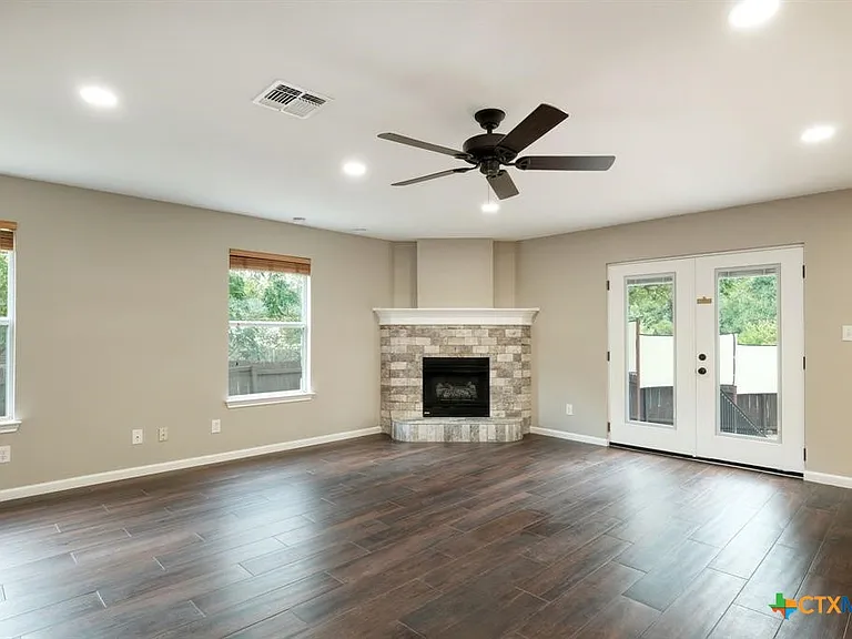 2412 Willow Way — Photo 3