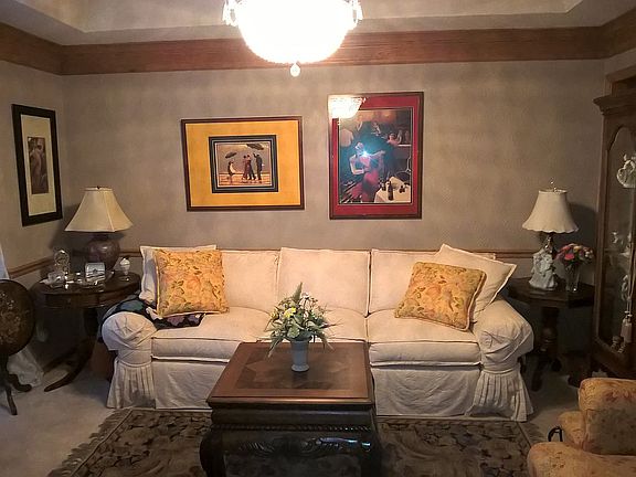 Formal Front Room /Den