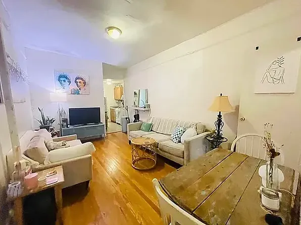 633 Union Street image 1 of 8