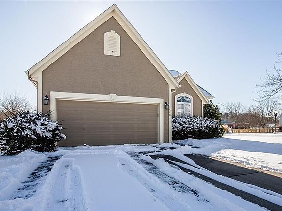 2nd image of 5801 NE Hidden Meadows Dr