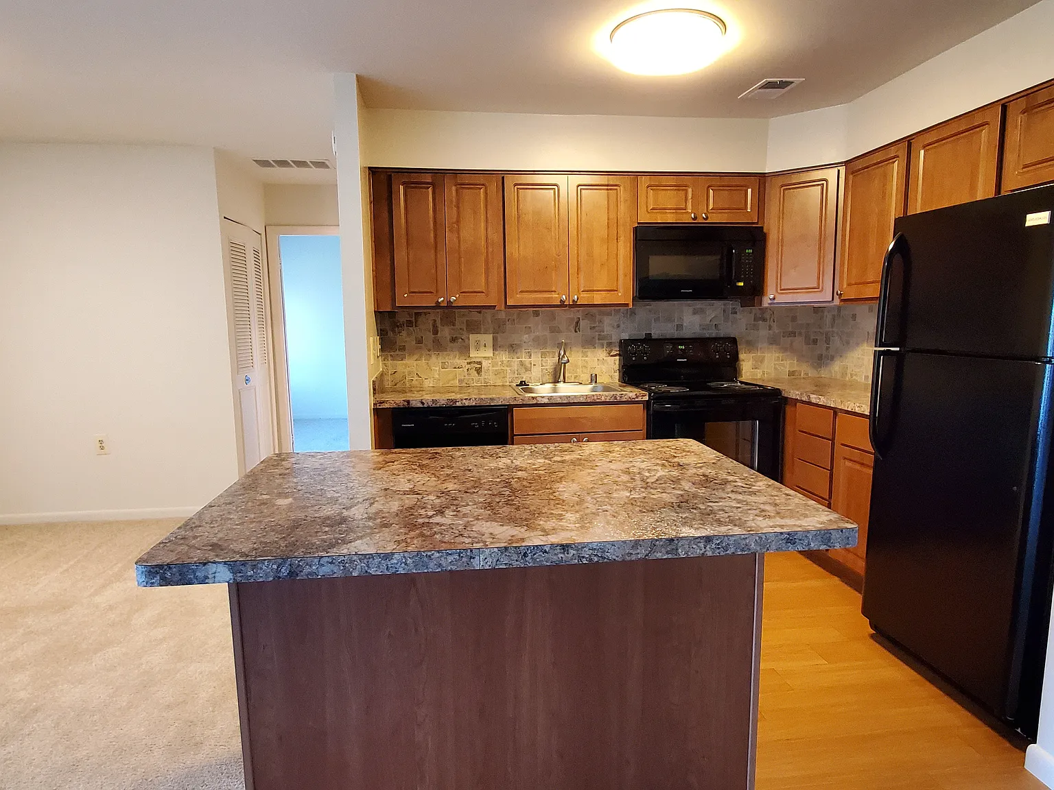 White Oaks — Photo 3