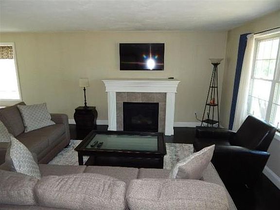 4th image of 10 Sophia Ln