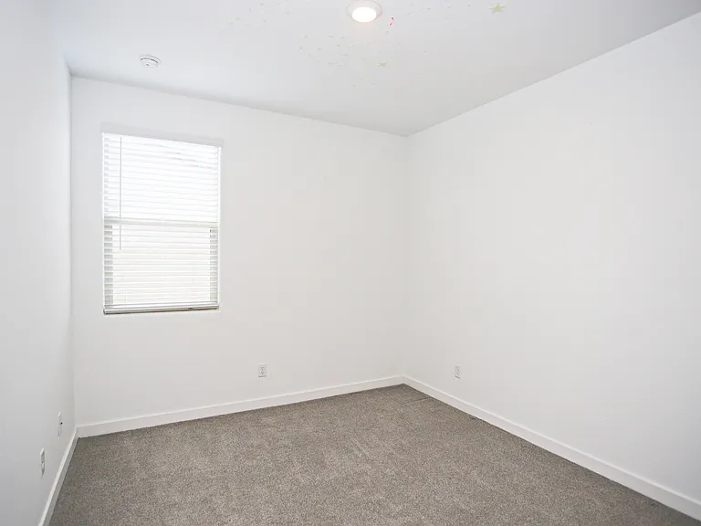 2250 E Kelly Dr — Photo 15