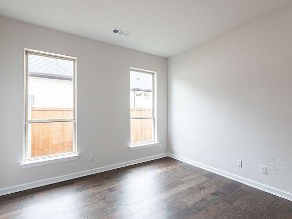 2nd image of 1847 Verona Ln