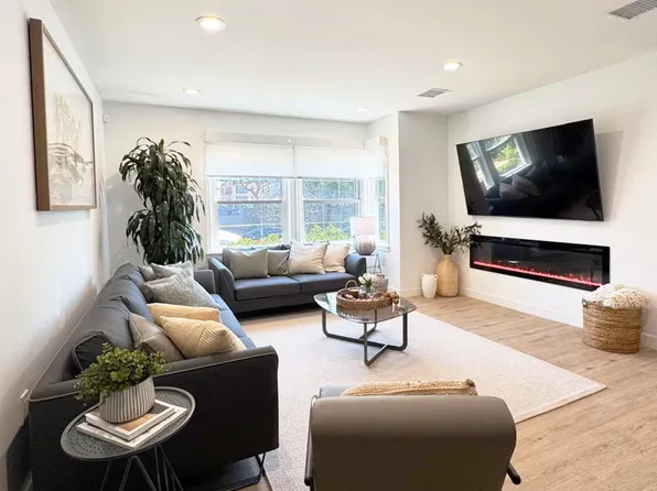 2141 Fox Hills Dr, Los Angeles, CA 90025