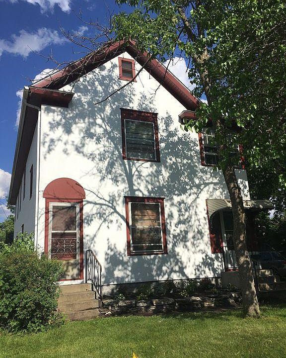 1st image of 2209 4th St NE #2