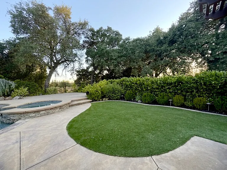 233 Vanney Ct — Photo 3