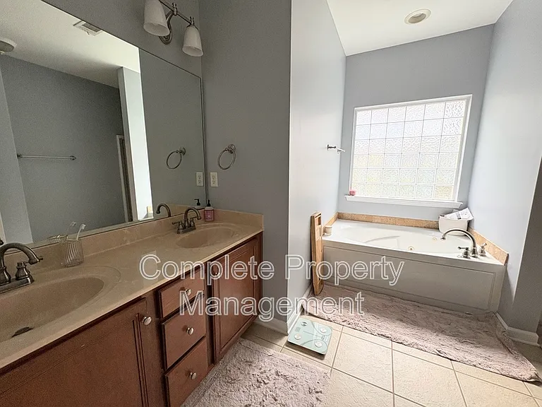 109 Oxmoor Place Cir — Photo 5