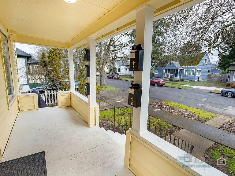 Charming Multi-Unit Living in Prime Northeast Salem Location — Photo 17