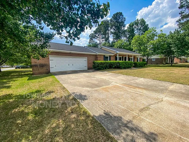 4 bed, 3.0 bath, 1633 sqft, $1,645 — Photo 2
