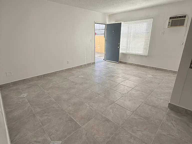 7533 Vineland Ave #2 — Photo 6