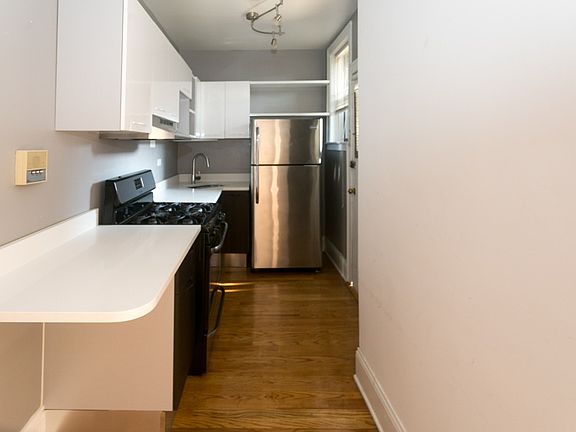 2nd image of 630 W Stratford Pl #W2