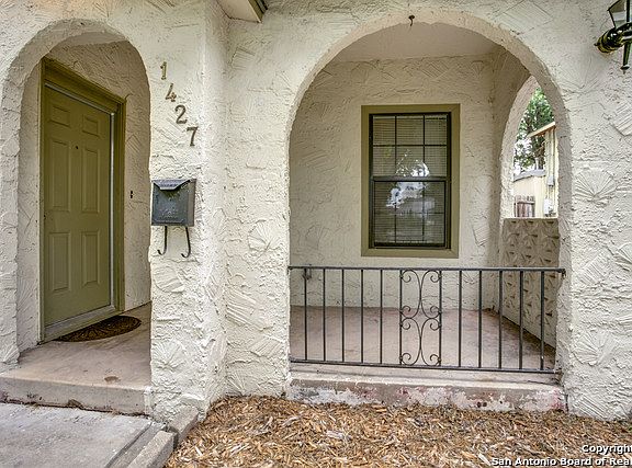 3rd image of 1427 Hicks Ave