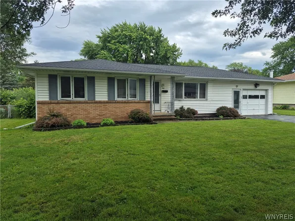 66 Landau Dr, Rochester, NY 14606