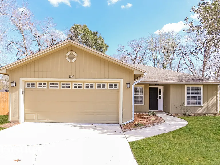 8047 Queensferry Ln — Photo 2