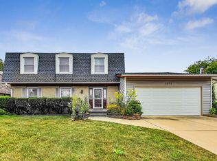 1071 Florida Ln, Elk Grove Village, IL 60007