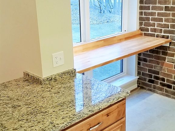 Bright kitchen with breakfast bar
