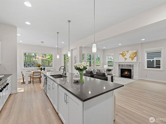4th image of 415 5th Avenue NE