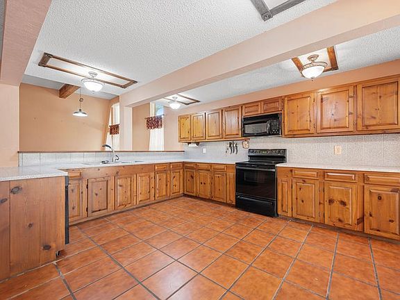 5th image of 3949 S Avenue A