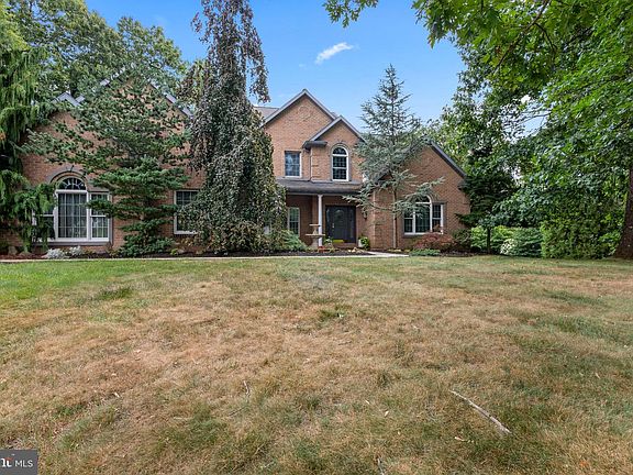 3rd image of 5 Holly Ln