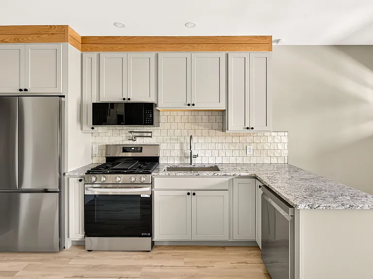 176 Hudson St #2 — Photo 3