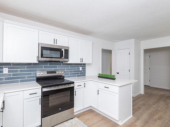 3rd image of 477 S Restin Rd