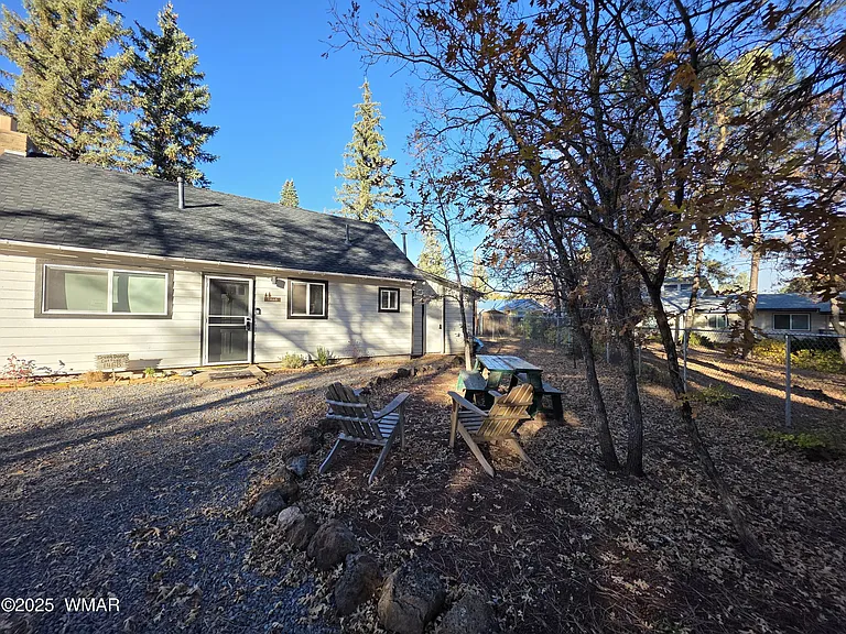 1468 W Walnut Ln — Photo 5