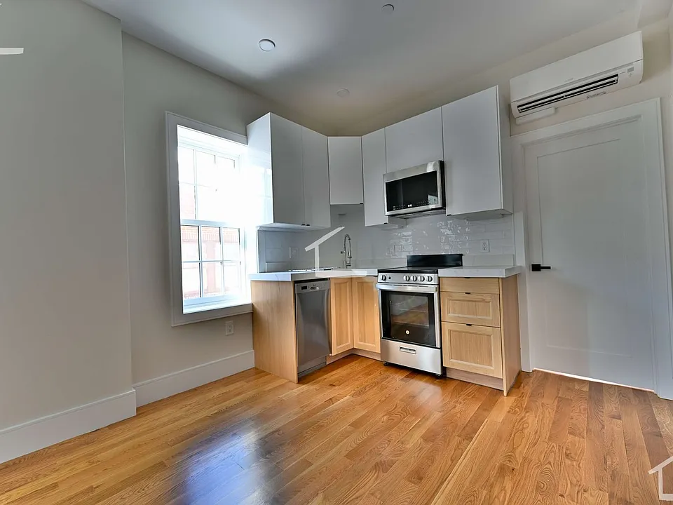 18 Winchester St #6L